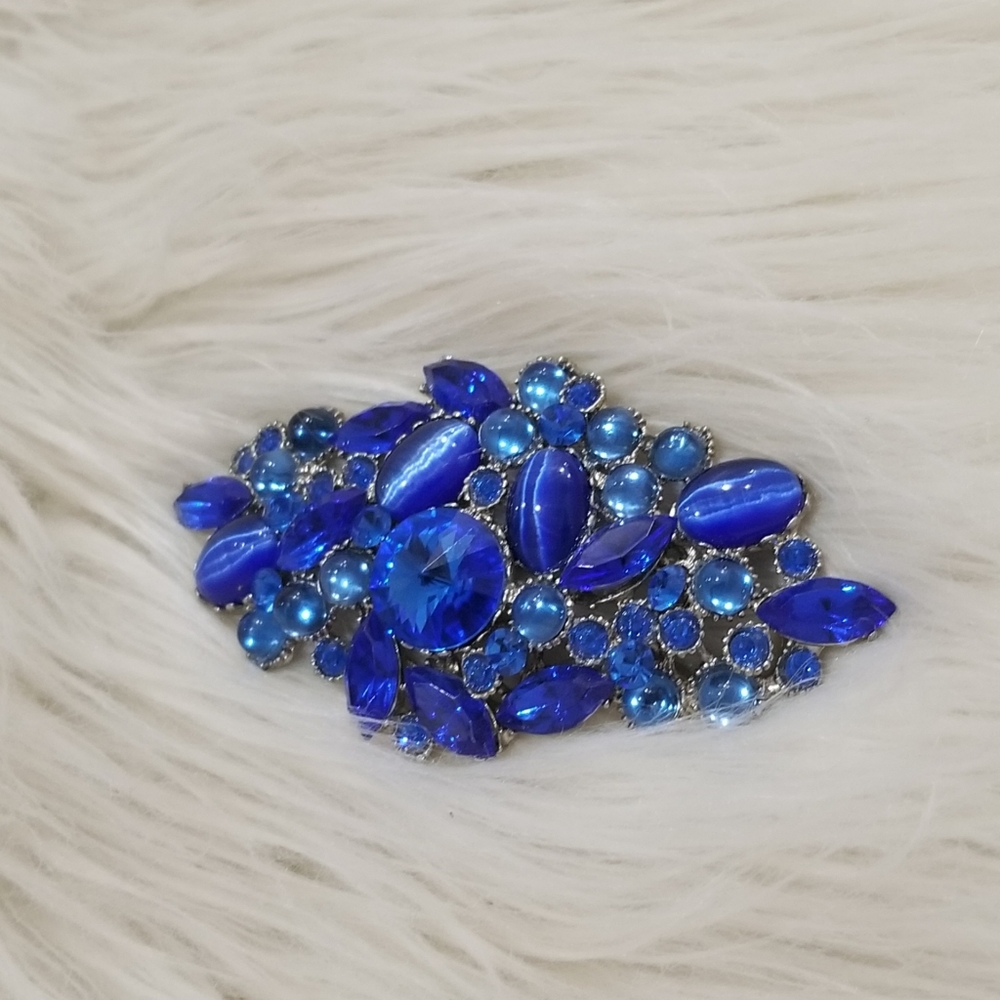 Vintage royal blu gems brooch